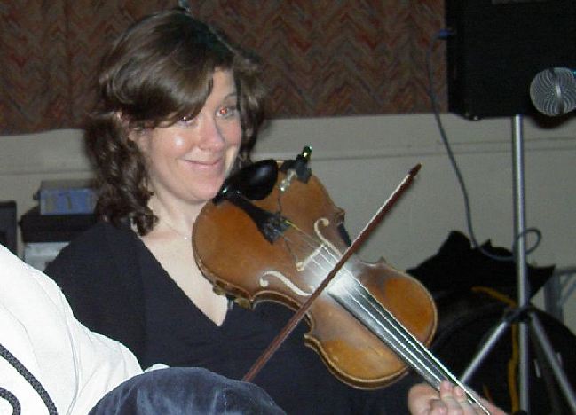 Tara fiddling